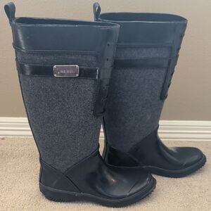 Black and Gray Women's Winter Boots